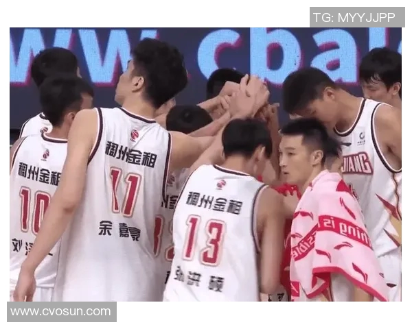 杭州足球队在世锦赛积分榜上以82分稳居第一名展现强劲实力